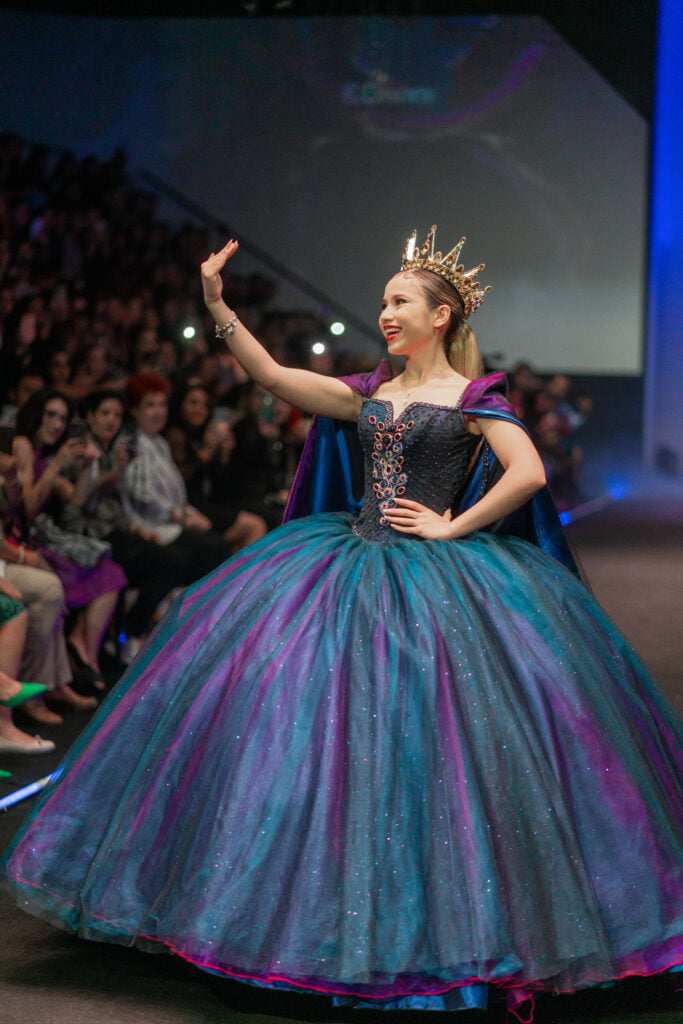 VIVEN EL RAGAZZA FASHION SHOW CON LAS VILLANAS DE DISNEY PinshiVlog